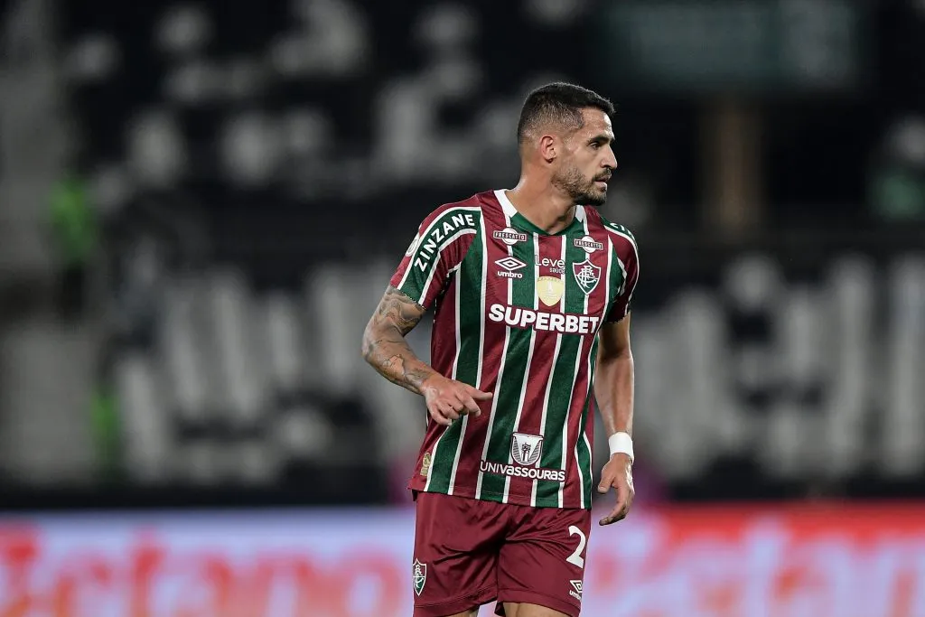 Renato Augusto acabou lesionando o ombro em uma dividida na partida contra o Madureira, em Cariacica.