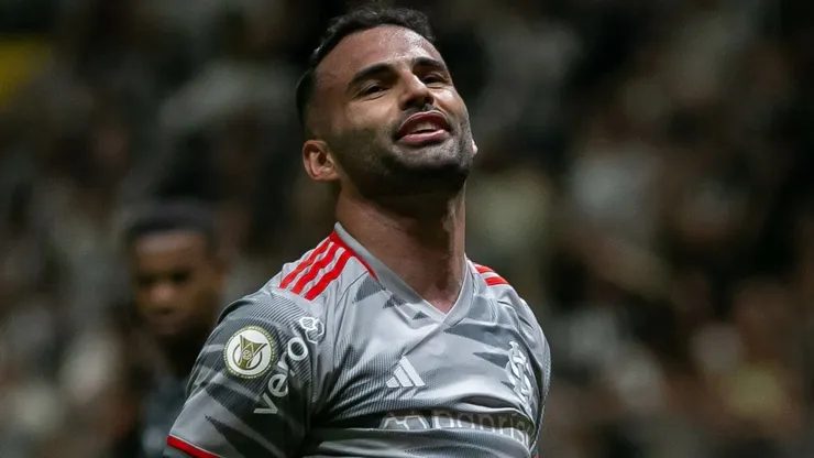 Internacional toma decisão sobre Thiago Maias