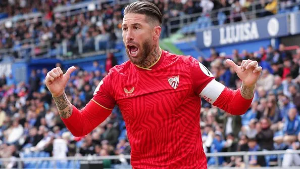 Sergio Ramos comemorando. Foto: Gonzalo Arroyo Moreno/Getty Images