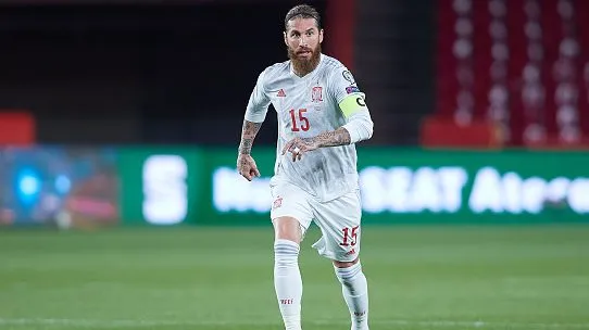 Sergio Ramos durante partida. Foto: Fran Santiago/Getty Images