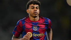 Lamine Yamal é fã de Neymar e posou com camisa do Santos.