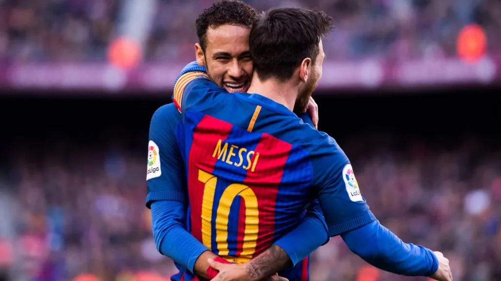 Neymar e Messi comemorando pelo Barcelona. Foto: Alex Caparros/Getty Images