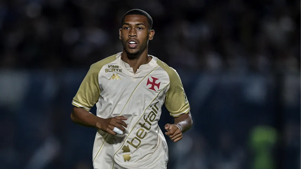 Rayan atuando pelo Vasco. Foto: Thiago Ribeiro/AGIF