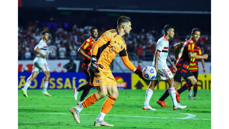 Tiago Volpi, novo reforço do Grêmio, durante partida contra o Sport no MorumBis pelo campeonato Brasileiro A 2021. Foto: Marcello Zambrana / AGIF