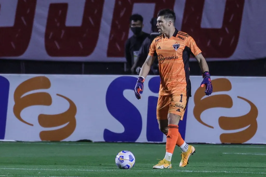 Tiago Volpi, do São Paulo, durante partida contra o Fortaleza no MorumBis pela Copa do Brasil 2021. Foto: Marcello Zambrana / AGIF