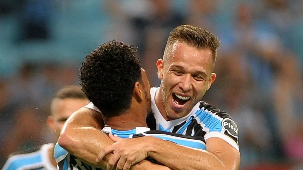 Foto: Ricardo Rímoli/AGIF – Volante ex-Grêmio pode reforçar o time santista em 2025.