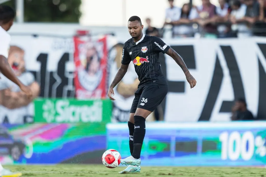 Luan Cândido em partida pelo RB Bragantino. Foto: Diogo Reis/AGIF