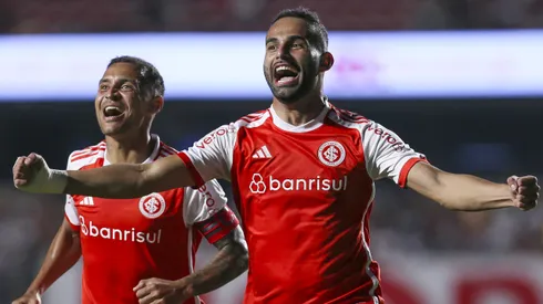 SAO PAULO, BRAZIL - SEPTEMBER 22: Thiago Maia (R) of Internacional celebrates with teammate Alan Patrick after scoring the team´s second goal during the Brasileirao 2024 match between Sao Paulo and Internacional at MorumBIS on September 22, 2024 in Sao Paulo, Brazil. (Photo by Ricardo Moreira/Getty Images)