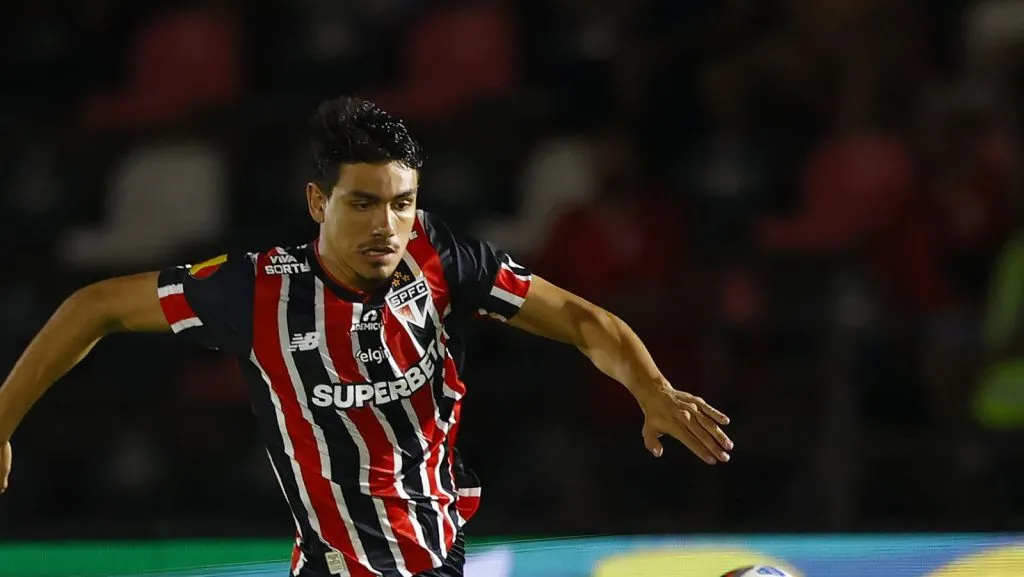 Joao Moreira jogador do Sao Paulo durante partida contra o Botafogo-SP no estadio Santa Cruz pelo campeonato Paulista 2025. Foto: Thiago Calil/AGIF
