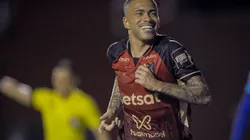 BA - SALVADOR - 27/03/2024 - COPA DO NORDESTE 2024, VITORIA X TREZE - Lucas Esteves jogador do Vitoria comemora seu gol durante partida contra o Treze no estadio Barradao pelo campeonato Copa Do Nordeste 2024. Foto: Jhony Pinho/AGIF