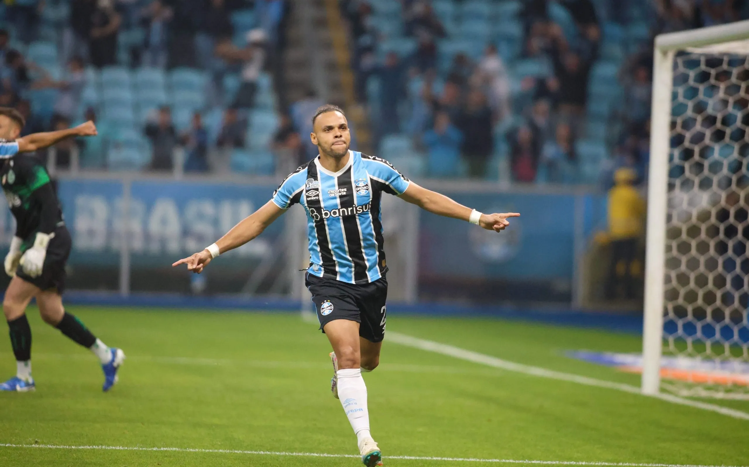 Braithwaite, jogador do Imortal comemora seu gol durante partida contra o Juventude no estadio Arena do Gremio pelo campeonato Brasileiro A 2024. Foto: Luis Felipe Amorin/AGIF
