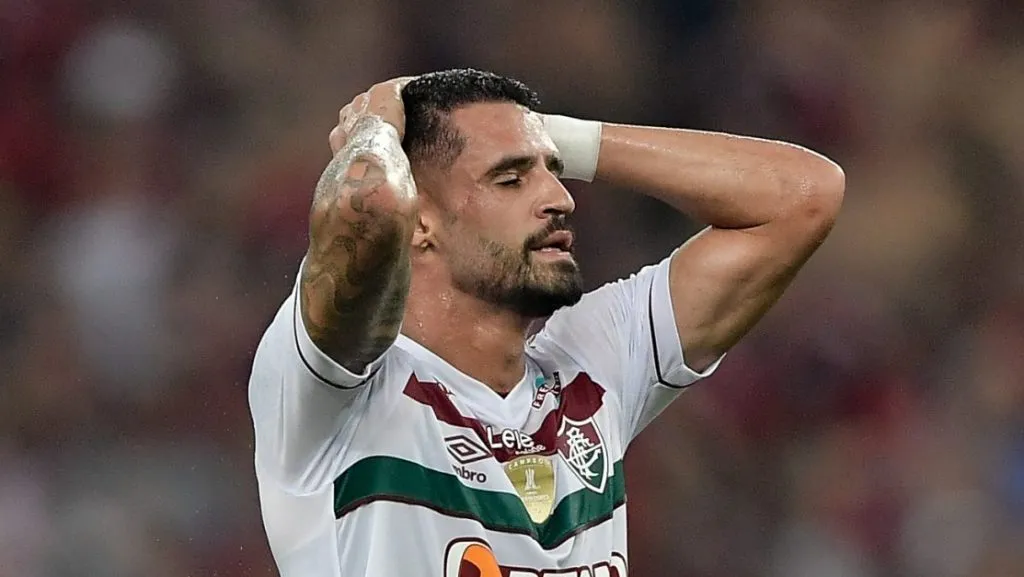 Jogador sofreu uma lesão e deve desfalcar o elenco por seis meses