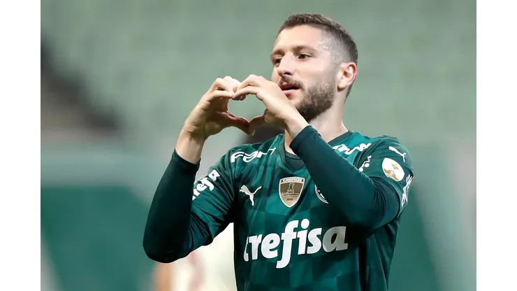 Zé Rafael ainda tem contrato vigente no Palmeiras e passará por cirurgia na coluna