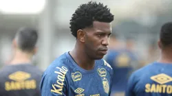 Gil jogador do Santos durante treino no Centro de Treinamento CT Rei Pelé, neste domingo (05). Foto: Reinaldo Campos/AGIF