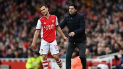 Cédric Soares recebendo comandos de Arteta em jogo do Arsenal (Photo by Shaun Botterill/Getty Images)