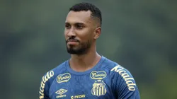 Lucas Braga em ação pelo Peixe no treino.
