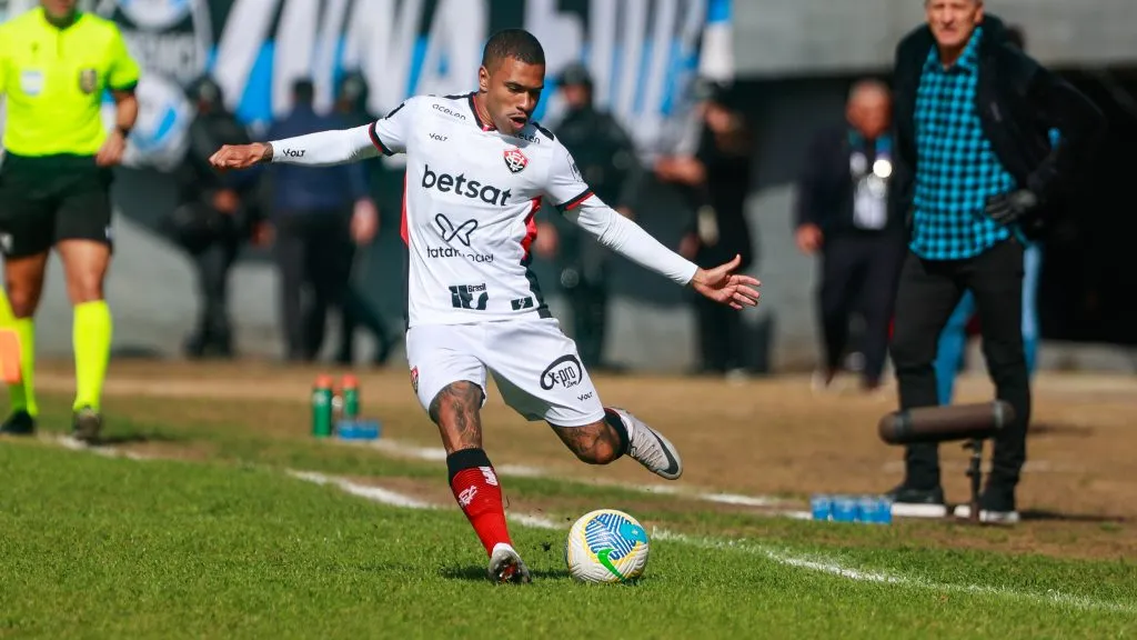 Lucas Esteves durante partida. Foto: Luiz Erbes/AGIF