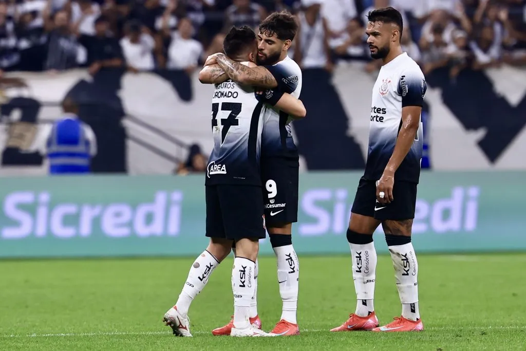 SP – SAO PAULO – 19/01/2025 – PAULISTA 2025, CORINTHIANS X VELO CLUBE – Igor Coronado jogador do Corinthians comemora seu gol com Yuri Alberto jogador da sua equipe durante partida contra o Velo Clube no estadio Arena Corinthians pelo campeonato Paulista 2025. Foto: Marcello Zambrana/AGIF