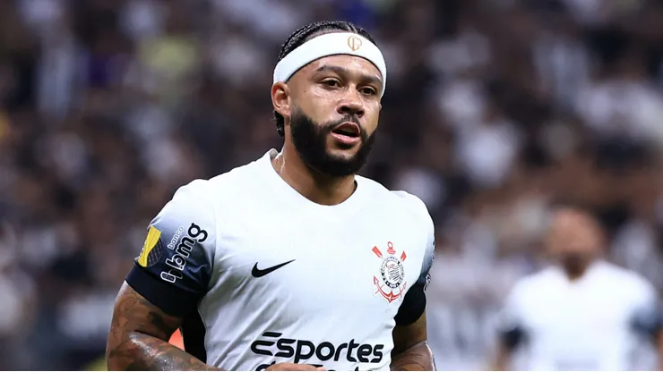 Depay em partida entre Corinthians x Velo Clube pelo Campeonato Paulista 2025. Foto: Marcello Zambrana/AGIF