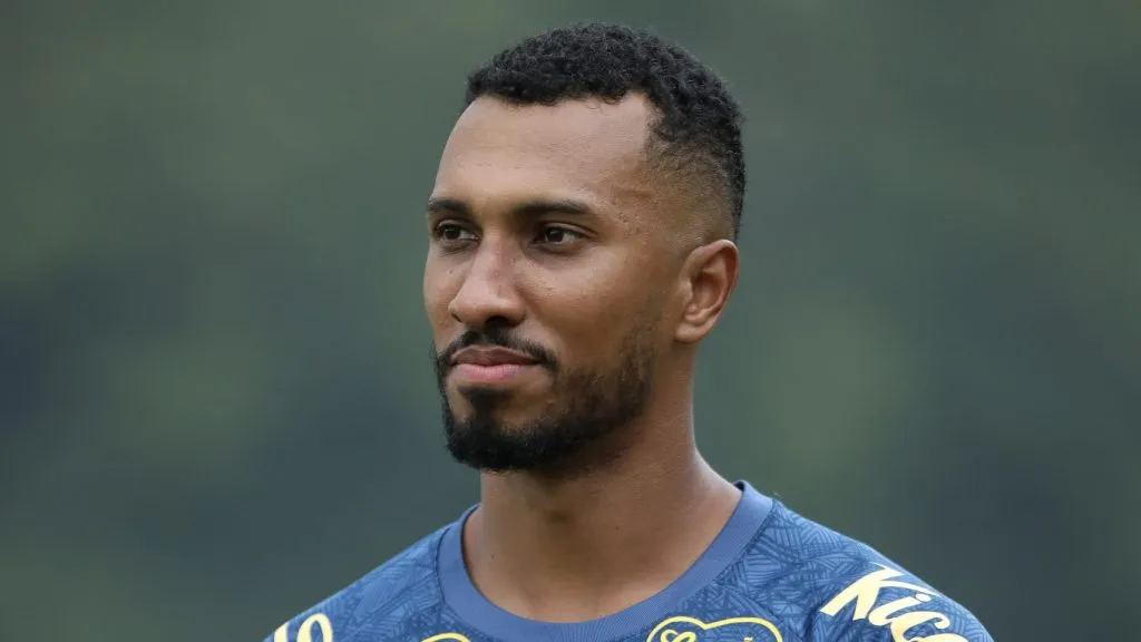 Foto: Reinaldo Campos/AGIF – Lucas Braga tem chances de virar reforço do Vitória em 2025.