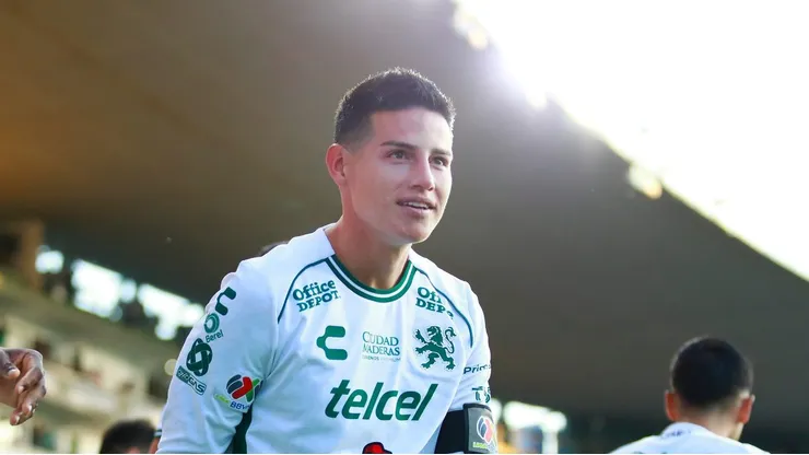 James Rodríguez durante partida do León