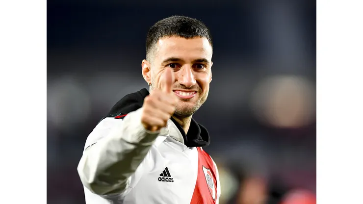 Zagueiro ex-River Plate se ofereceu ao Imortal.