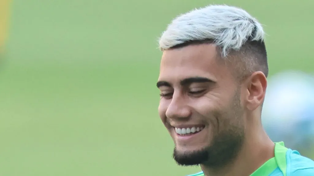 Foto: Fernando Torres/AGIF – Leila segue insistindo em acordo com o meia com passagens pela Seleção Brasileira.