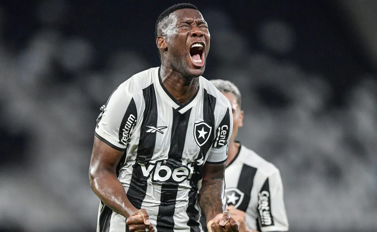 Patrick de Paula fala sobre lesões e elogia base do Botafogo