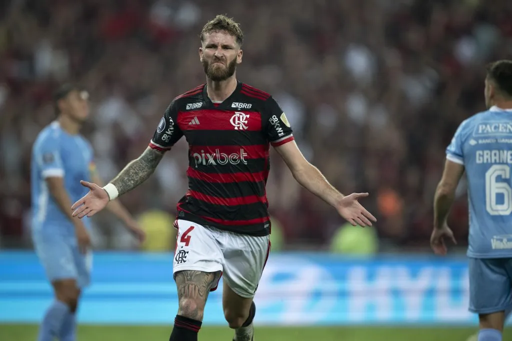 RJ – RIO DE JANEIRO – 15/08/2024 – COPA LIBERTADORES 2024, FLAMENGO X BOLIVAR – Leo Pereira jogador do Flamengo comemora seu gol durante partida contra o Bolivar no estadio Maracana pelo campeonato Copa Libertadores 2024. Foto: Jorge Rodrigues/AGIF