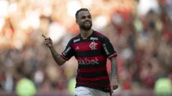 Michael em ação pelo Flamengo no Maracanã.