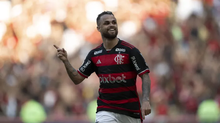 Michael em ação pelo Flamengo no Maracanã.