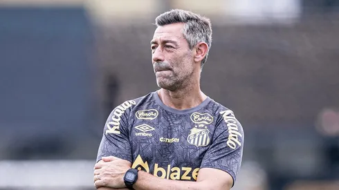 Pedro Caixinha acompanha treino do Santos - Foto: Raul Baretta/ Santos FC