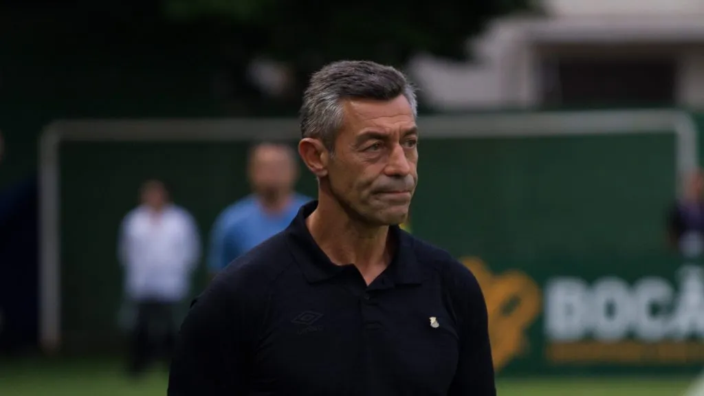 Pedro Caixinha pode deixar o comando do Santos. Foto: Roberto Gardinalli/AGIF