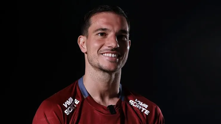 Cédric Soares em entrevista ao canal do São Paulo. Foto: Rubens Chiri/São Paulo