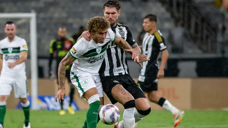 Em jogo movimentado, Atlético-MG e América-MG ficam no empate em 1 a 1 no Mineirão.