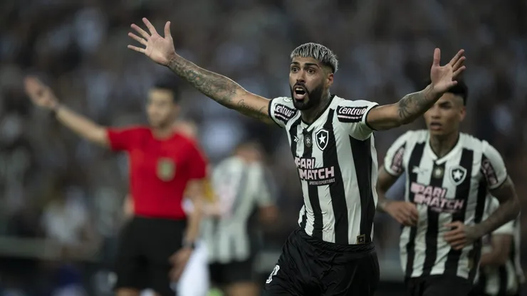 Barboza, craque do Botafogo após pegada dura contra adversário do Fluminense