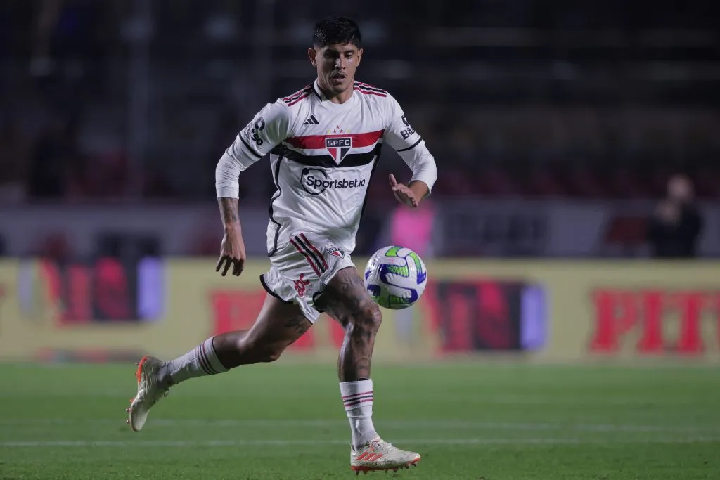 Alan Franco, do São Paulo, durante partida contra o Palmeiras no MorumBis pela Copa do Brasil 2023. Foto: Ettore Chiereguini / AGIF