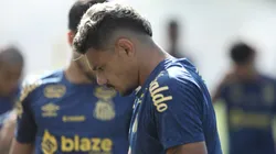 Tiquinho Soares jogador do Santos durante treino no Centro de Treinamento CT Rei Pelé. Foto: Reinaldo Campos/AGIF