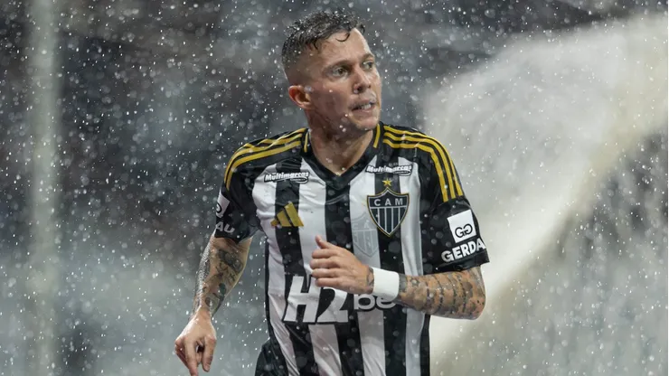Bernard se emocionou ao desabafar após empate