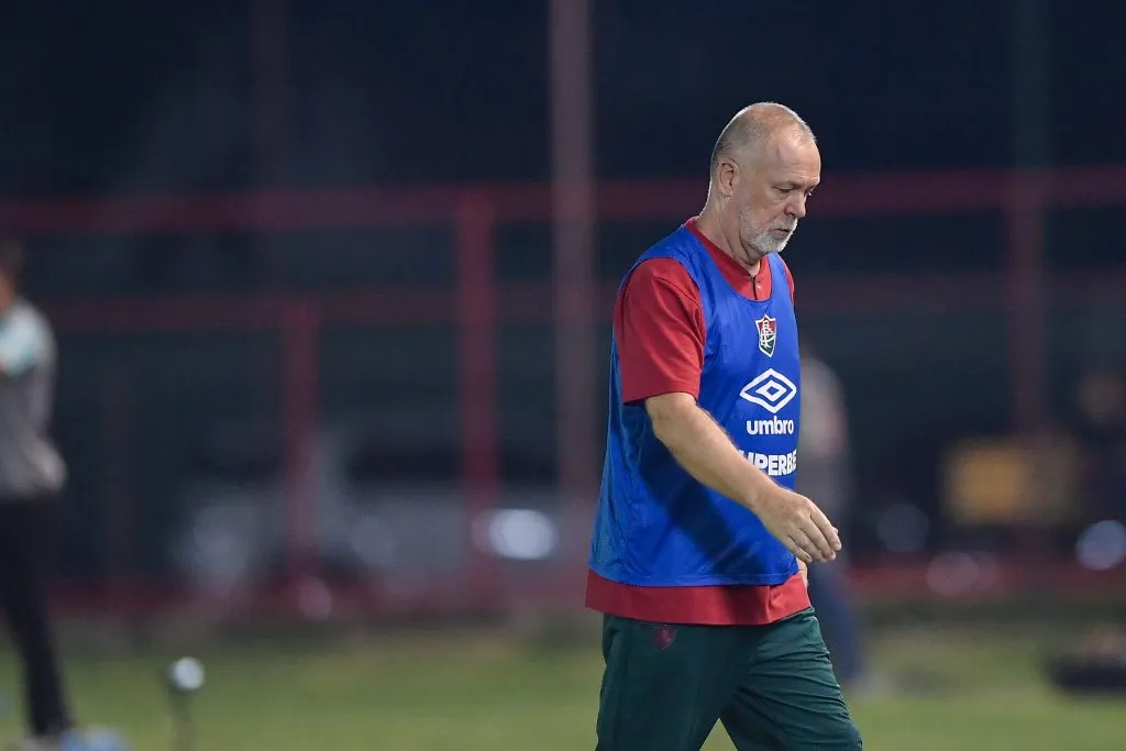 RJ – RIO DE JANEIRO – 23/01/2025 – CARIOCA 2025, PORTUGUESA RIO X FLUMINENSE – Mano Menezes tecnico do Fluminense durante partida contra o Portuguesa Rio no estadio Luso Brasileiro pelo campeonato Carioca 2025. Foto: Thiago Ribeiro/AGIF