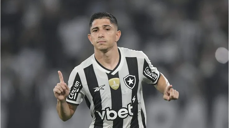 Savarino foi o algoz no primeiro clássico do ano