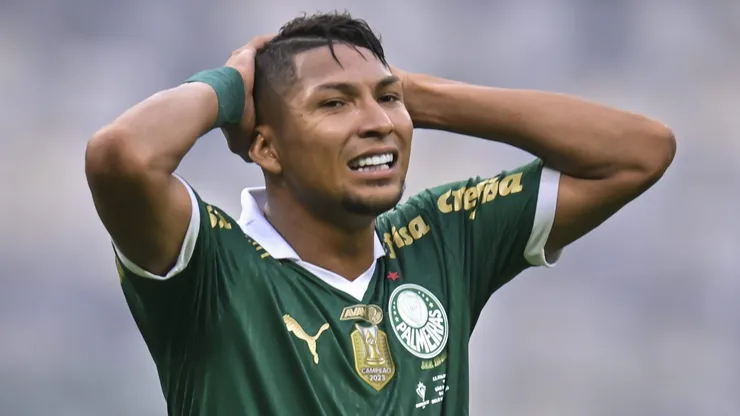 Rony pode ver negociação emperrar e permanecer no Palmeiras