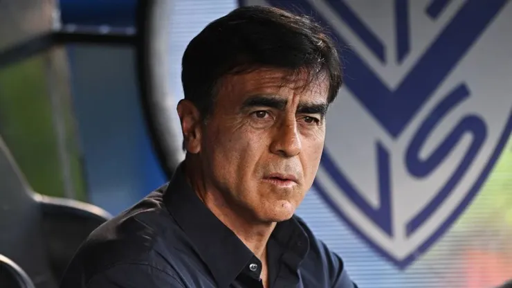 Técnico do Grêmio, Gustavo Quinteros - Foto: Rodrigo Valle / Getty Images