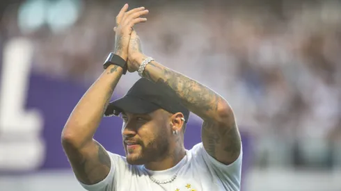 Neymar, ex-Santos, durante partida contra o Palmeiras na Vila Belmiro pelo Campeonato Paulista 2024. Foto: Reinaldo Campos / AGIF