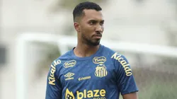 Lucas Braga em treino pelo Santos