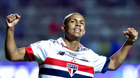 Ryan Francisco jogador do São Paulo comemora seu gol durante partida contra o Portuguesa no estádio Pacaembu pelo campeonato Paulista 2025. Foto: Marcello Zambrana/AGIF
