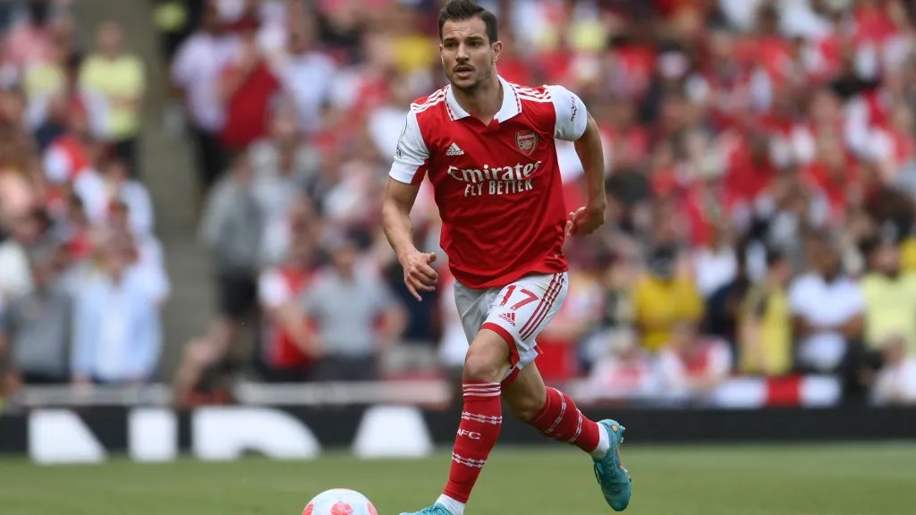 Cédric Soares em partida pelo Arsenal