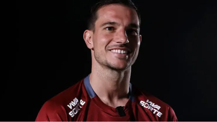 Cédric Soares em apresentação no São Paulo (Rubens Chiri / São Paulo FC)