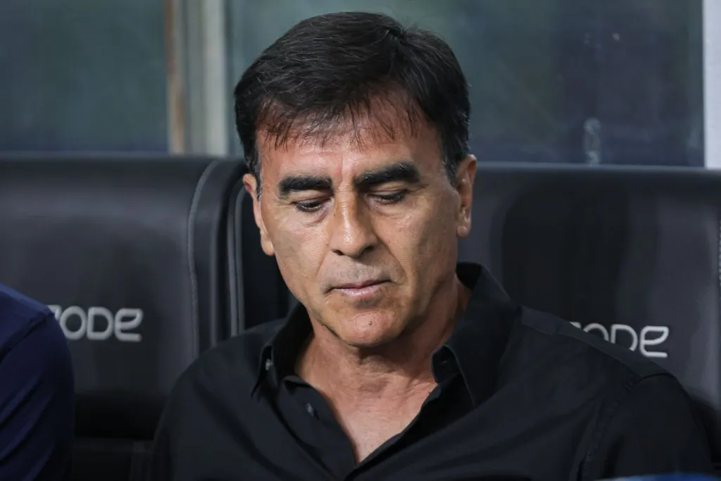 Quinteros colocou maior solidez na defesa do Grêmio – Foto: Maxi Franzoi/AGIF