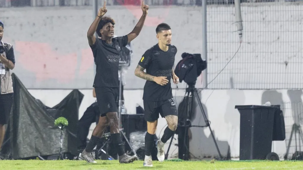 Talles Magno comemora mais um gol pelo Corinthians. Foto: Diogo Reis/AGIF